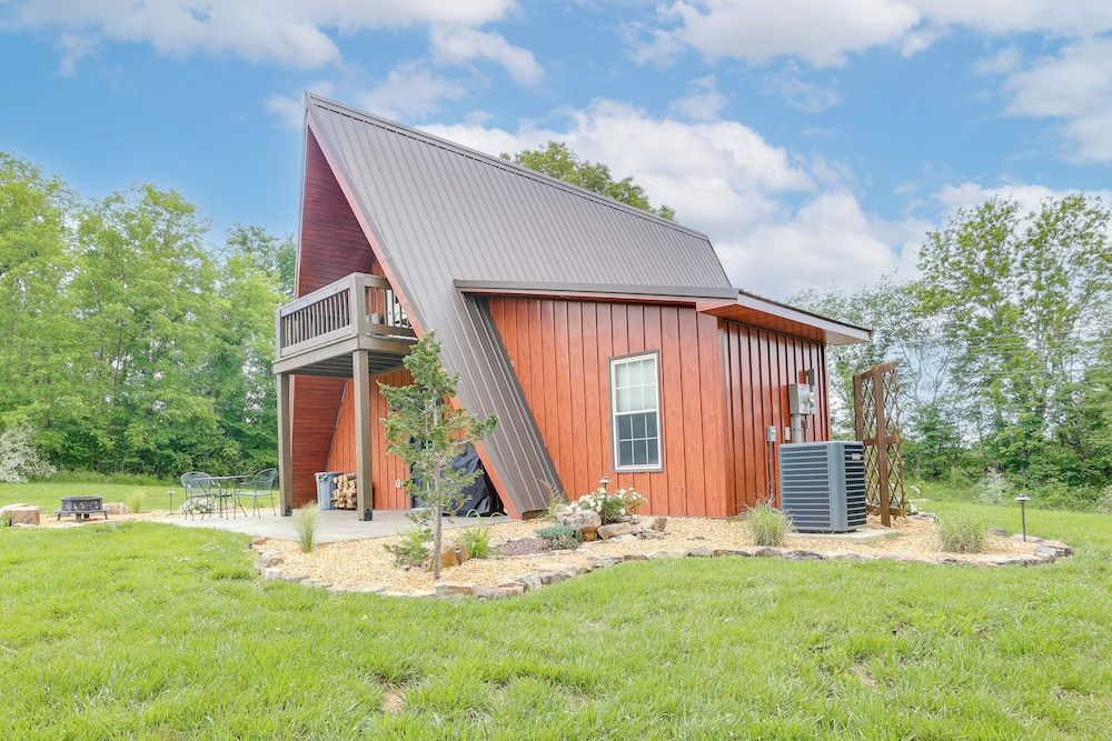 Hot Tub, Fire Pit, Bbq, On-site Pond: Kenton Cabin
