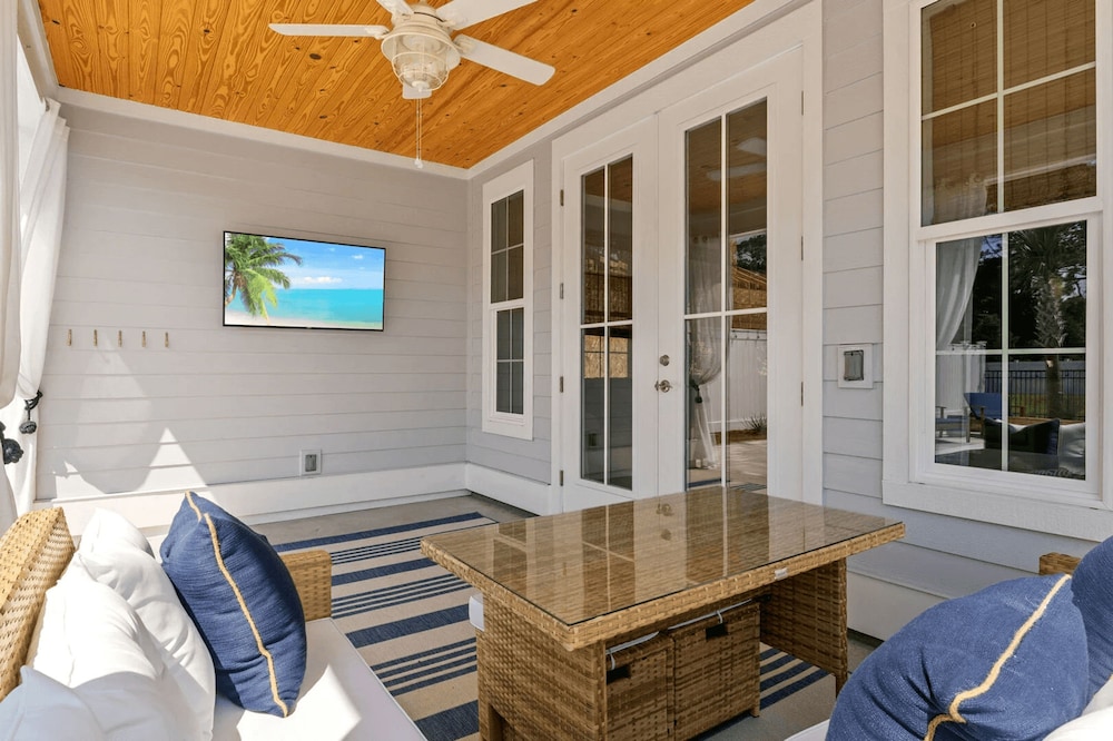 Chic Shack by Avantstay Private Pool Walk to Beach Sleeps 20