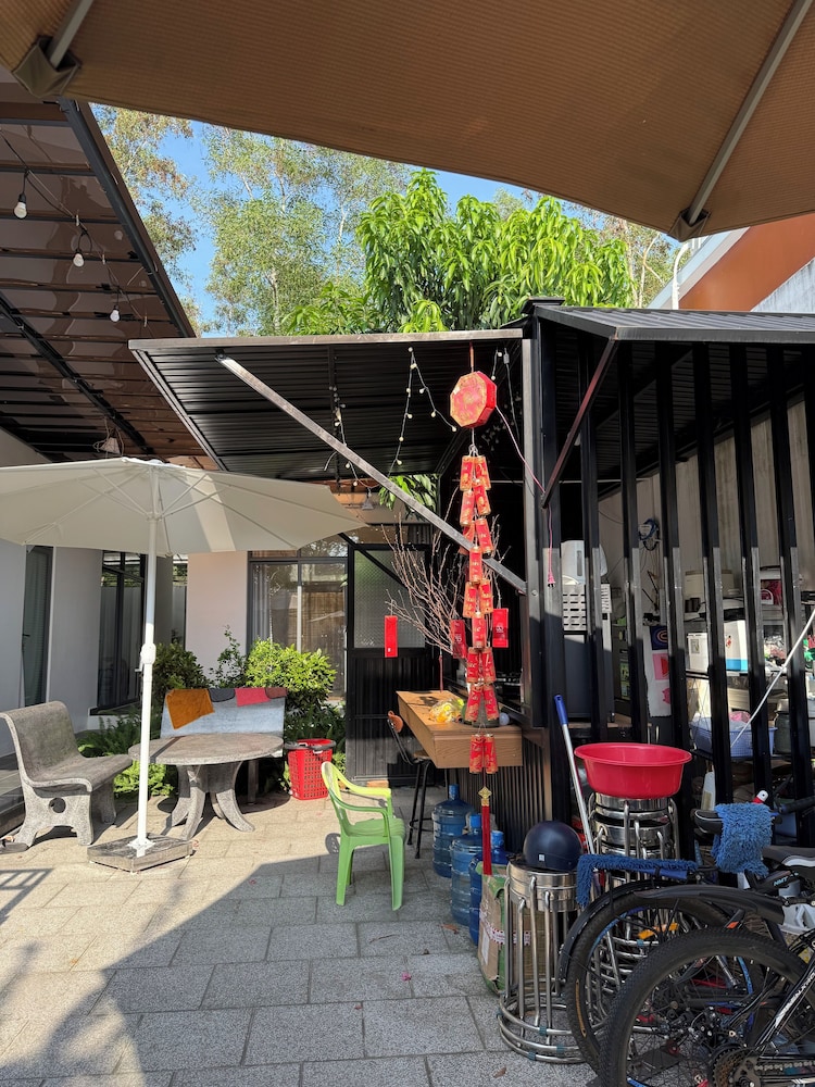 HOMESTAY HALONA