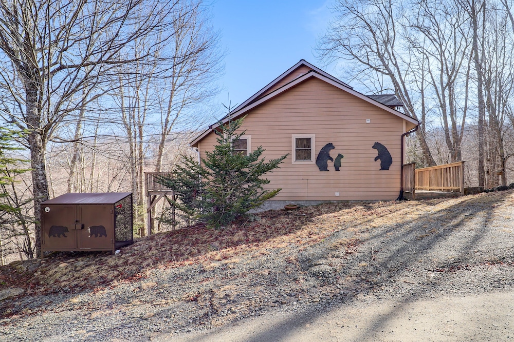 1 Mi to Beech Mtn Ski Resort: Cabin w/ Fire Pit view 5