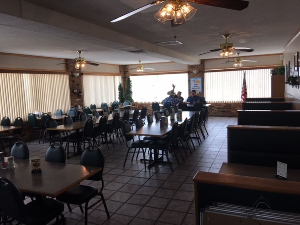 Flag's West Motel