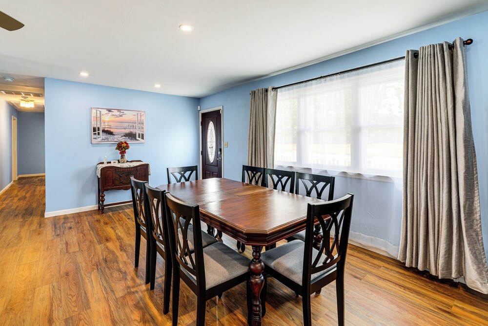 Getaway on 1/2 Acre w/ Deck in Georgetown