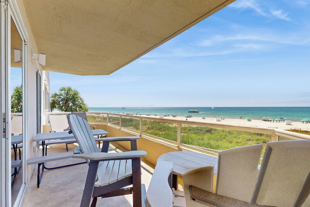 4BR Condo w/ Gulf Views & Amenities