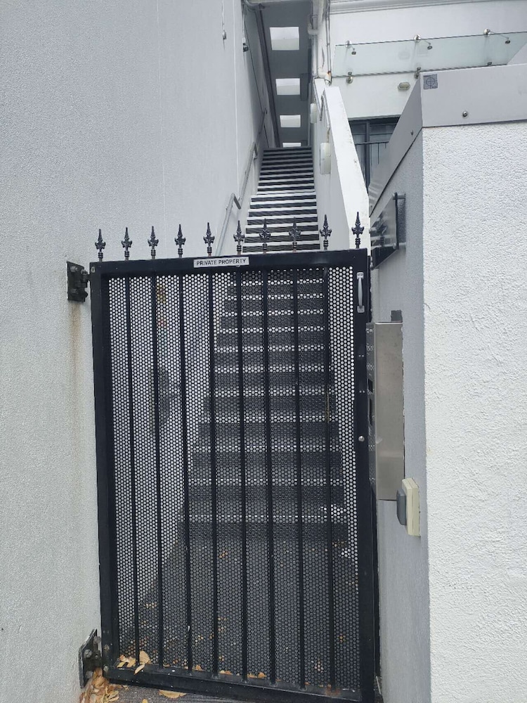3 Double 1 Single 2 Sofa Beds apartment