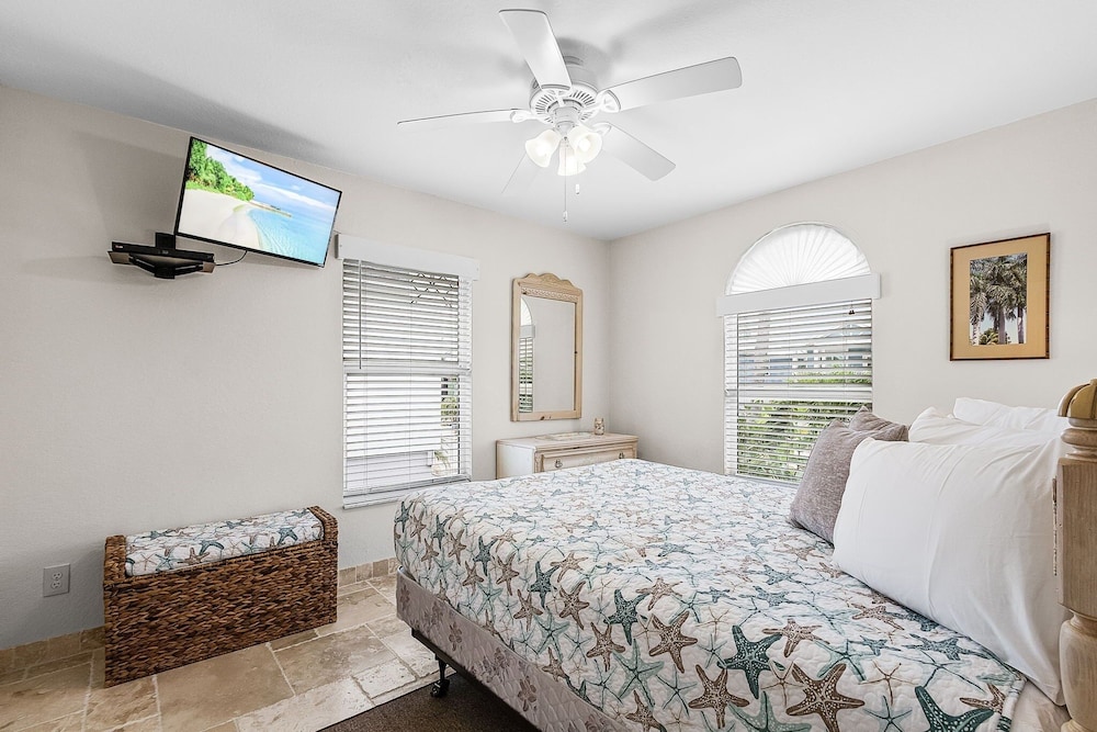 5550 Palmetto Paradise: 3br W/ Gulf Views, Heated Pool 3 Bedroom Home