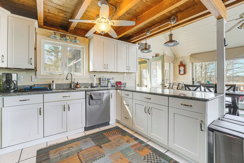Waterfront Home w/ Boat Dock & Sunroom in Gardiner