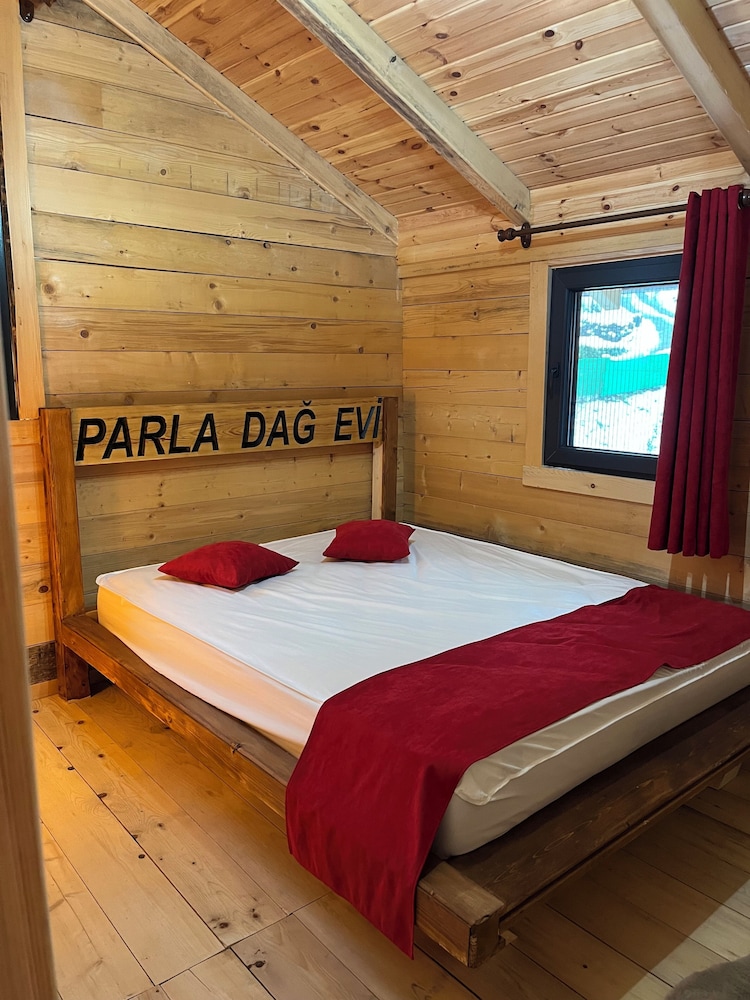 parla dağ evi