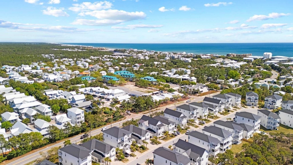 Family-friendly Coastal Escape Grill, Decks & More!