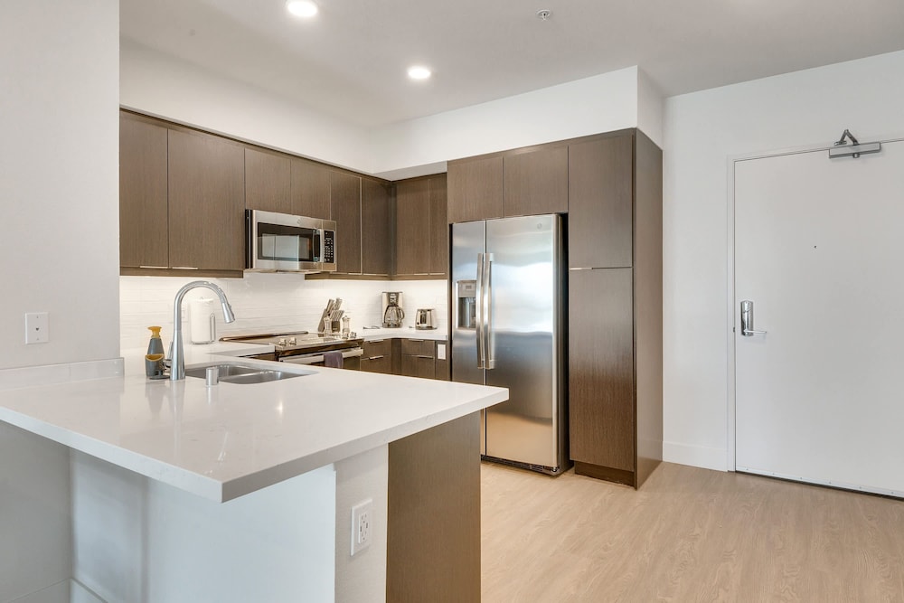 Stylish 2BR Near Dodgers Stadium by Oneluxstay