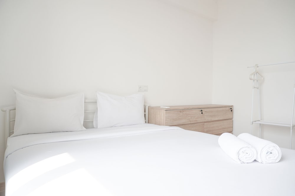 Comfort And Modern Look 2Br At Sky House Bsd Apartment view 3