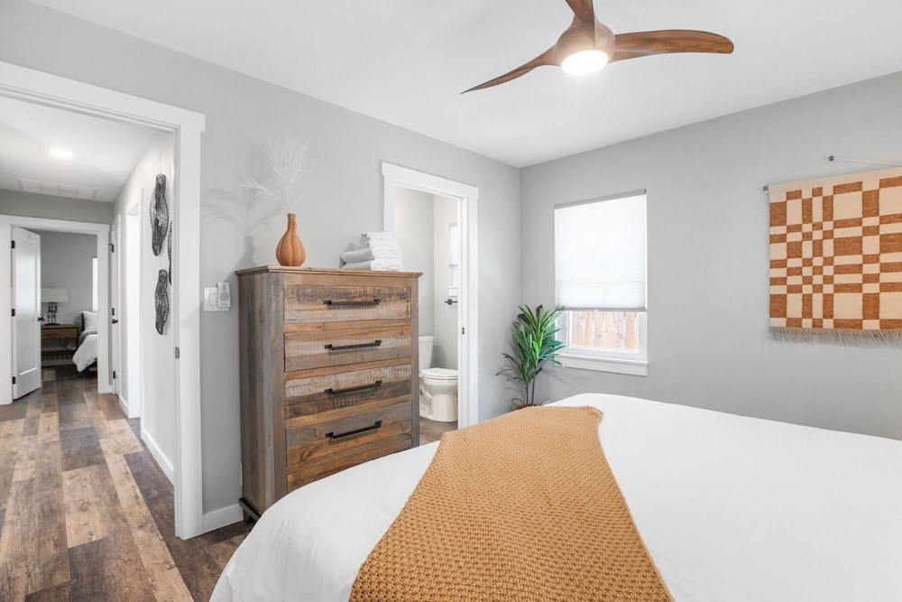 Zander Haus 3 Bedroom Home by RedAwning