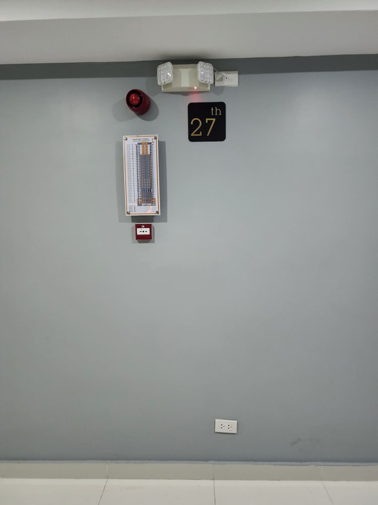 Cozy 1BR Condo in Mandaluyong City With City Skyline View
