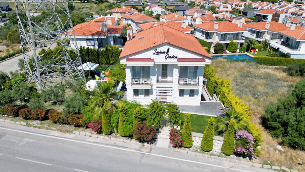 Lavinia Garden Alaçatı - Image 31