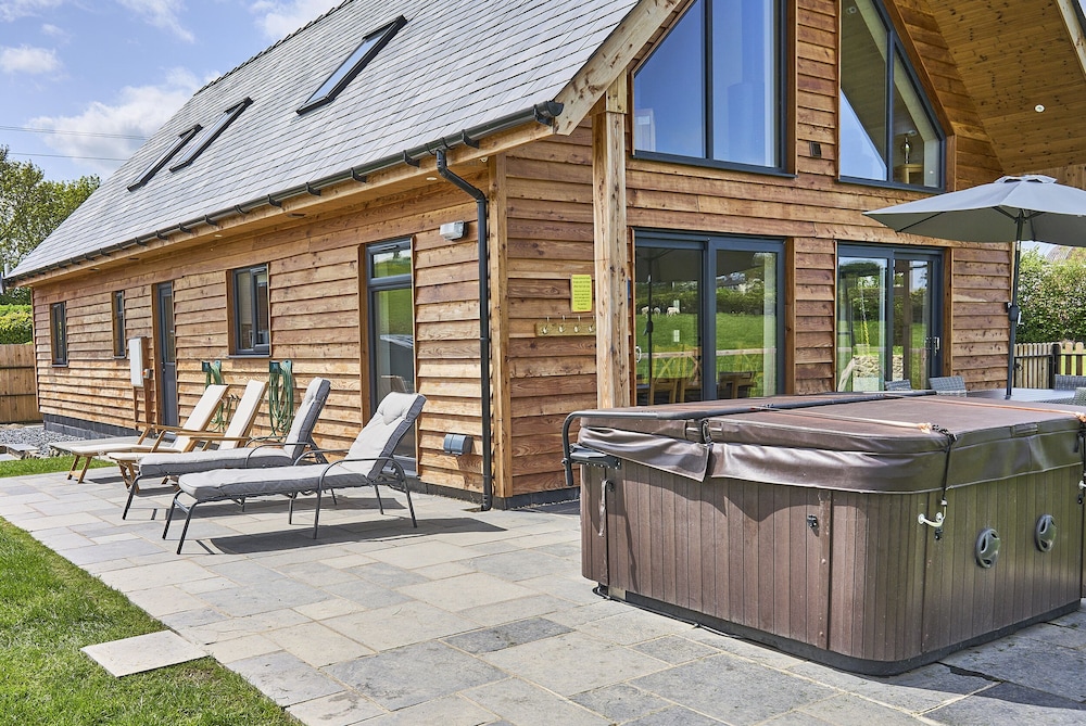 Holly Lodge