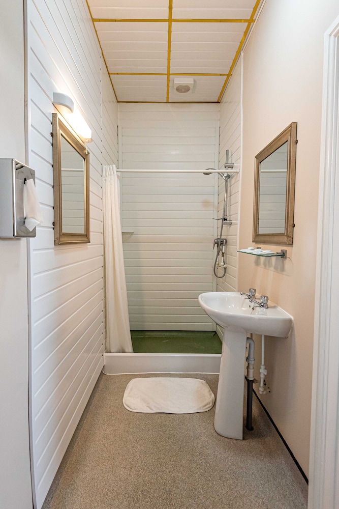 Hartlepool Vacations - Aarondale Guest House - Property Image 32