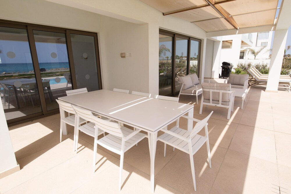 Phaedrus Living: Serenity Waves Villas No.2