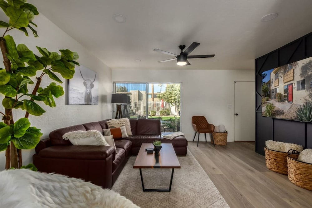 Luxe 2BR Townhouse 4 Heated Pools Walk 2 Old Town