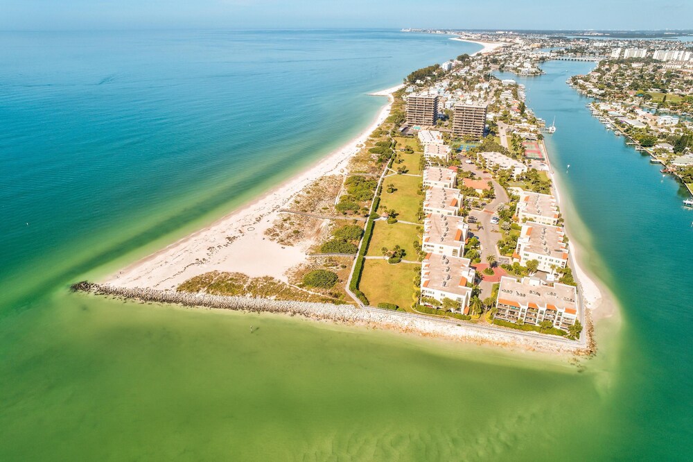 Land's End 10-302 Beach Front - Premier