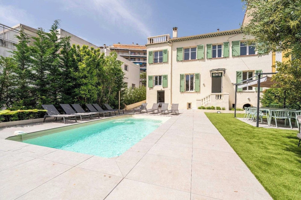 Superb Villa With Swimming Pool & Wellness Area