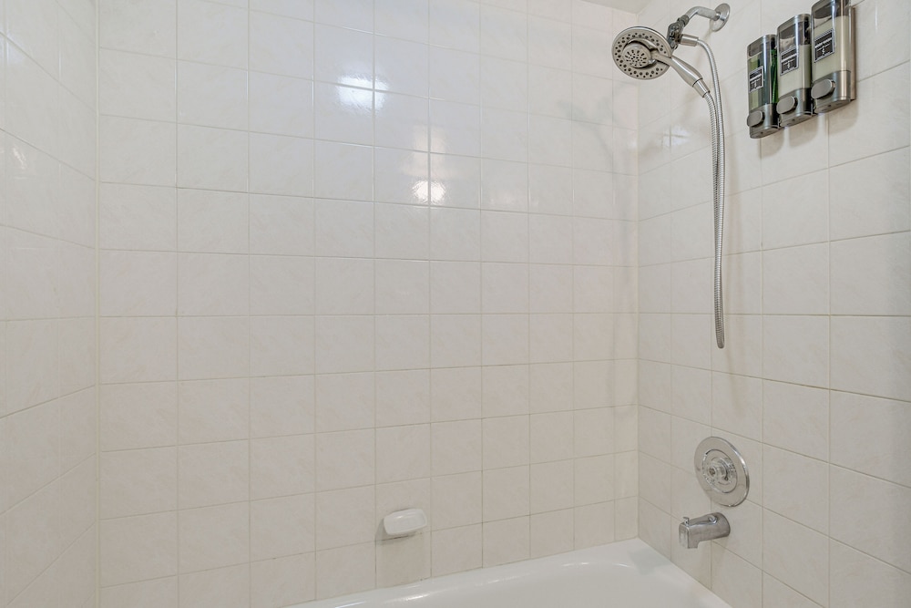 Home w/ Fenced Yard: 13 Mi to Downtown Chicago!