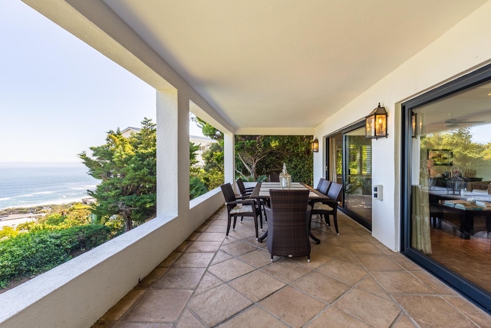 Camps Bay 4bed Home w Pool and Views Alma Marina