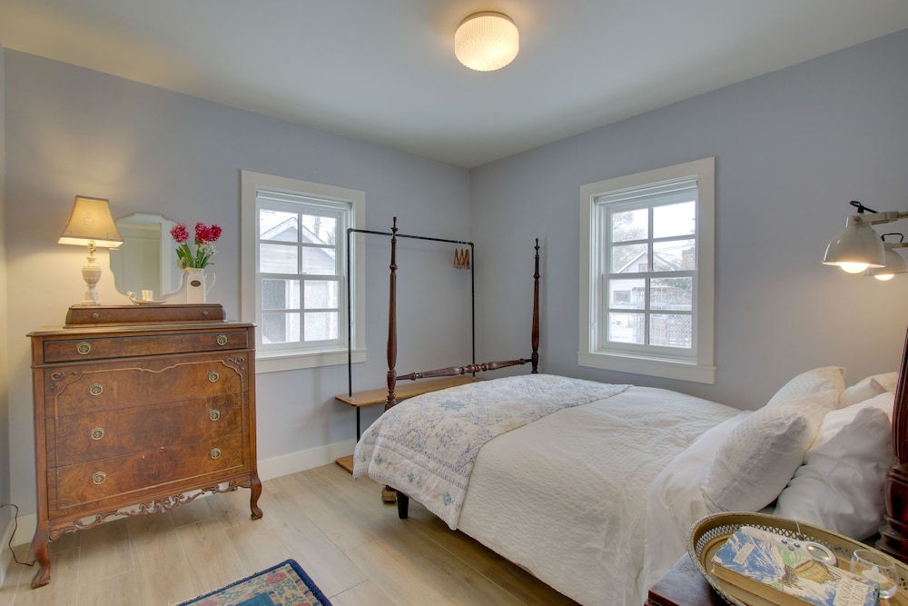 Historic Albion Mountain Cottage on Quiet Street! view 3