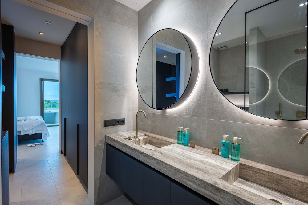 NEW The Cape at Blue Bay Golf Beach Resort