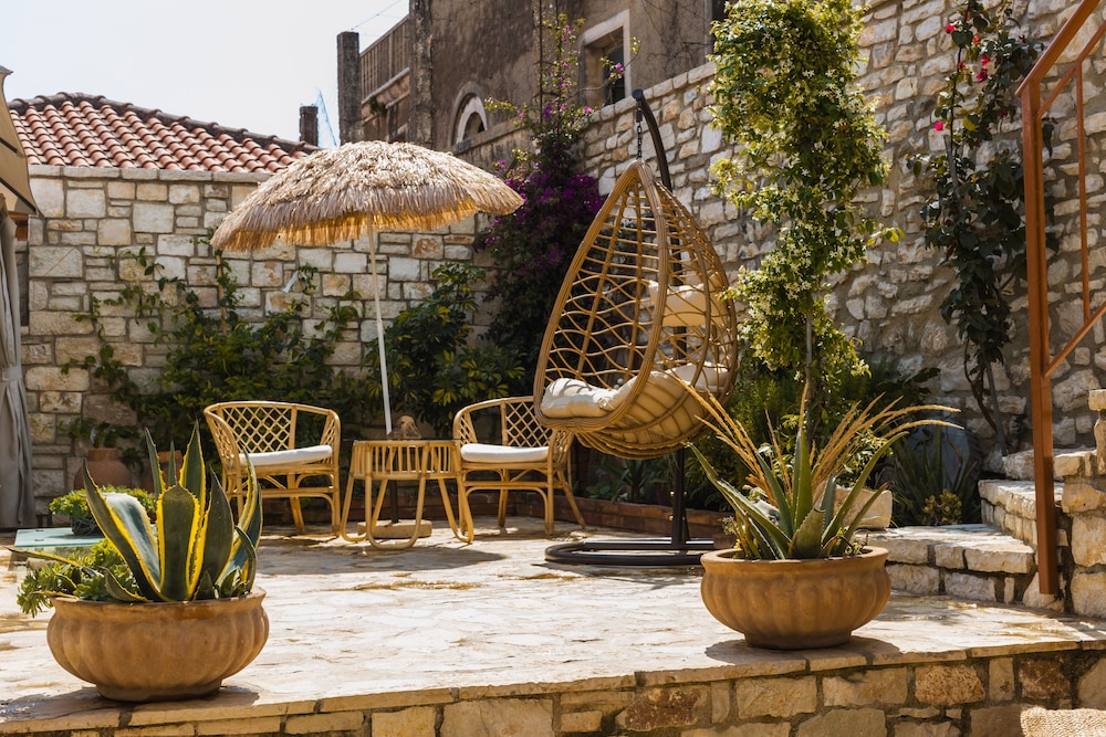 Albanian Coast - House - Stay 9 - Hottub - Petsok