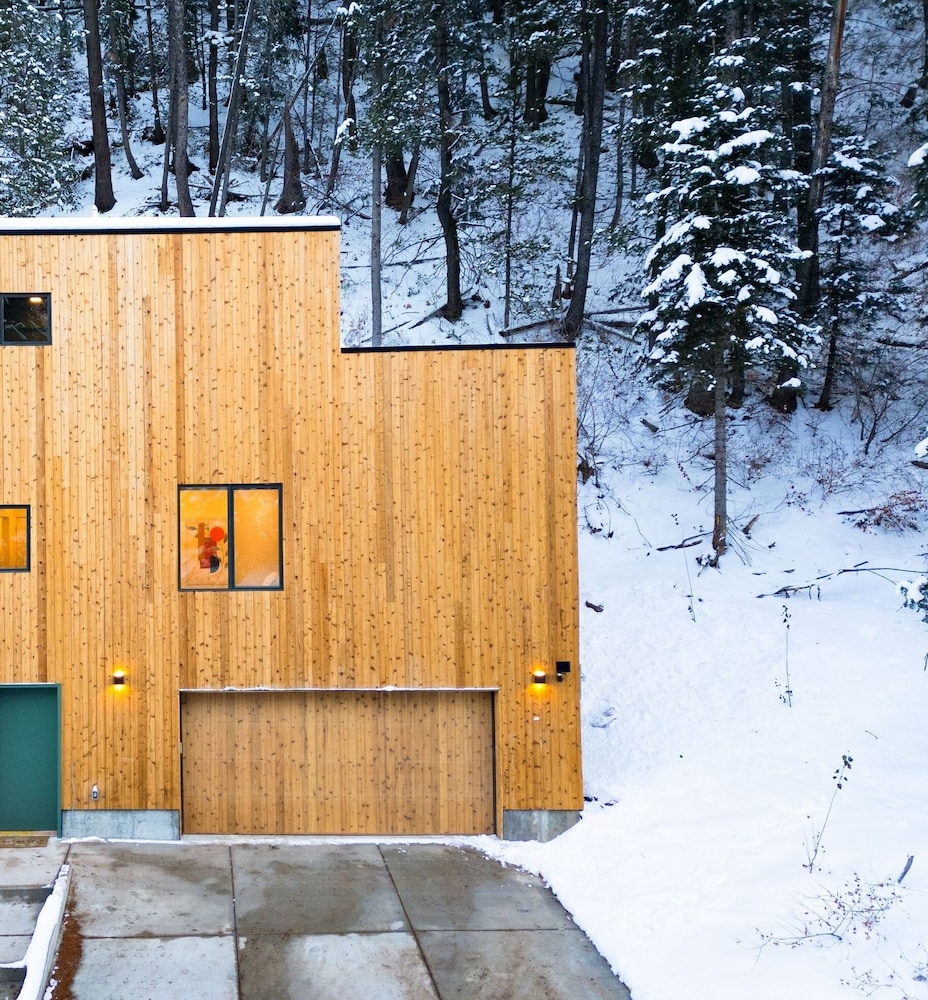 Parkview Mountain House Luxury Ski Home w/ Hot Tub Near Trails & Downtown