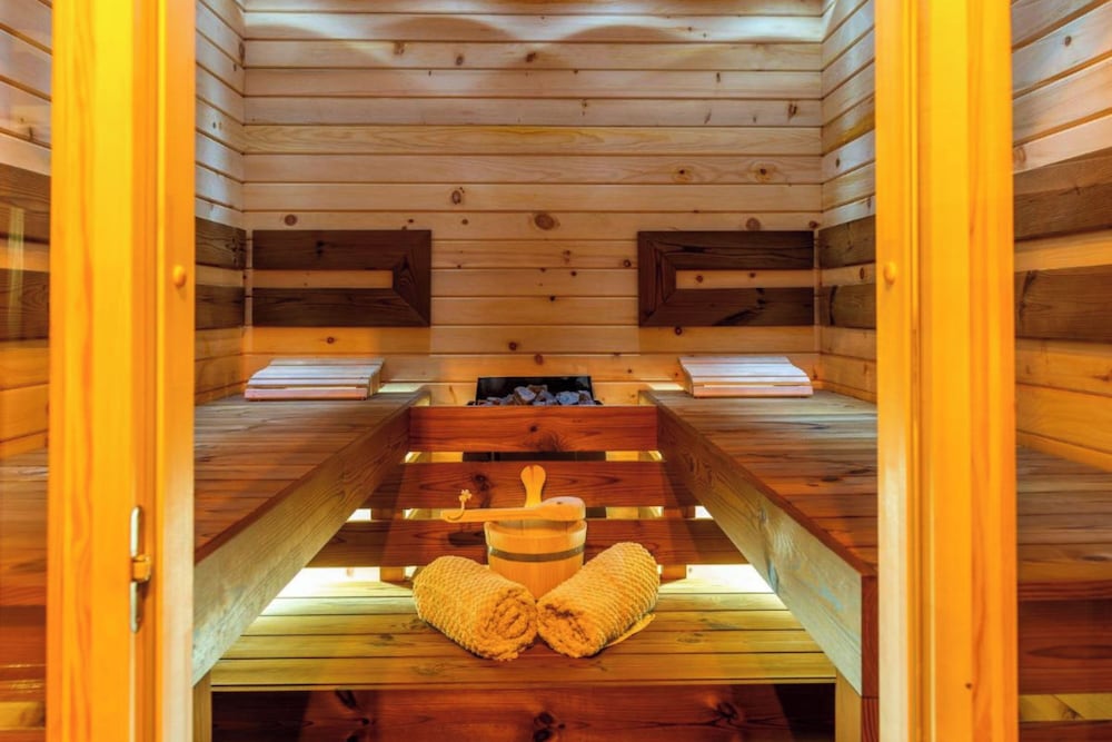 Luxury Pool Villa Feliz