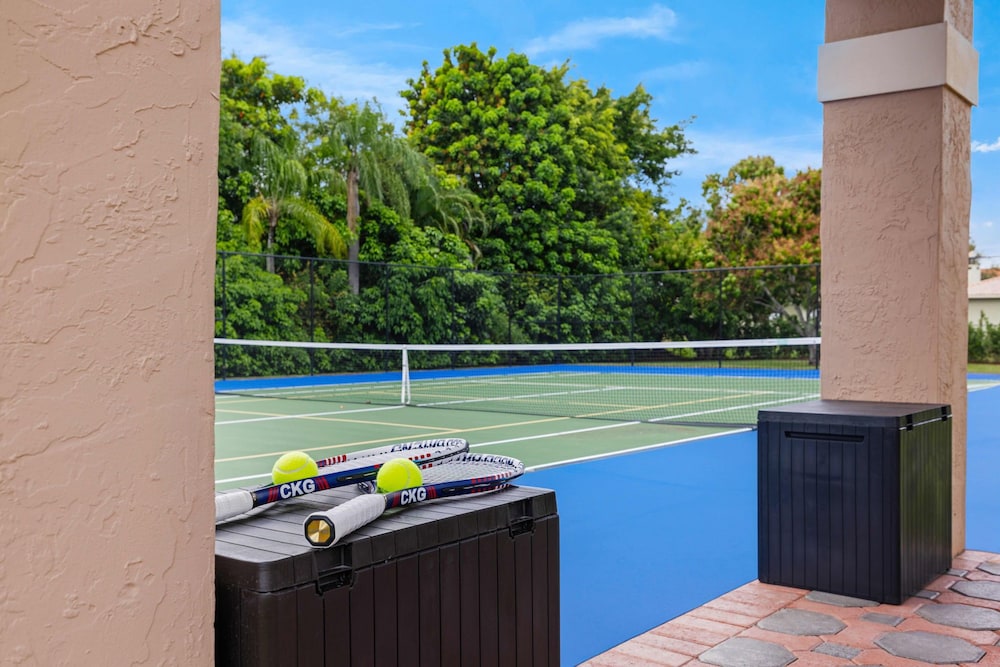 Grand 6BR Plantation Estate w/ Tennis & Pool