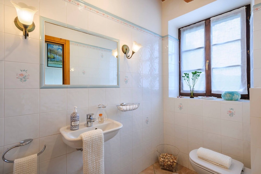 La Girolima 6 2 by Marche Holiday Villas