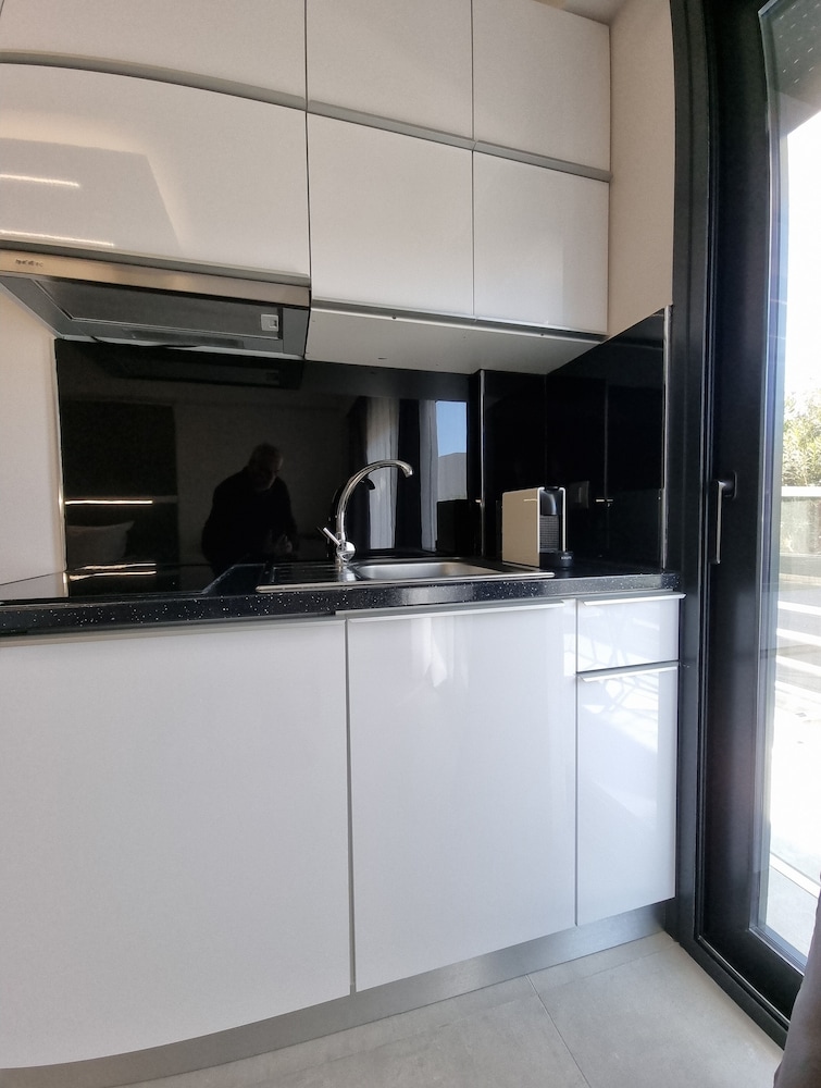 LUXSUITES