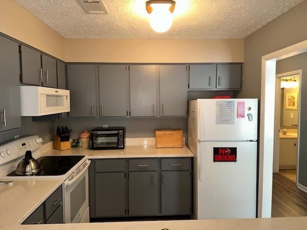 Sea Grove 2 Bedroom Condo by Redawning