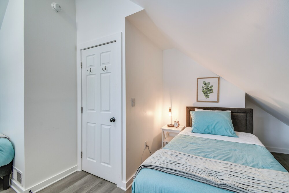 2 Mi to Dtwn Syracuse: Cozy Updated Apt!