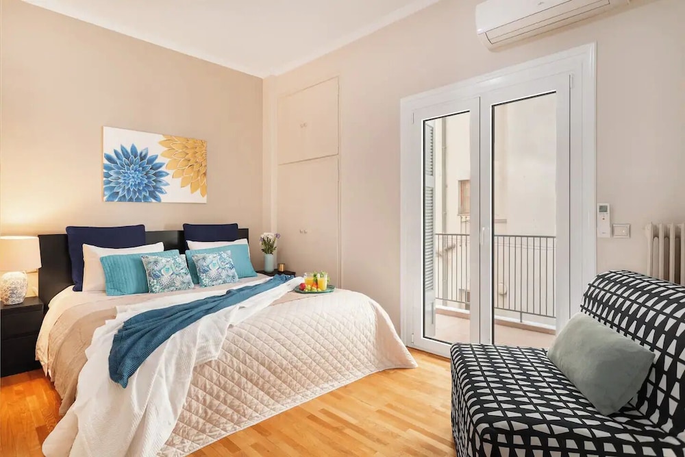 Stylish apt steps from Acropolis by GHH