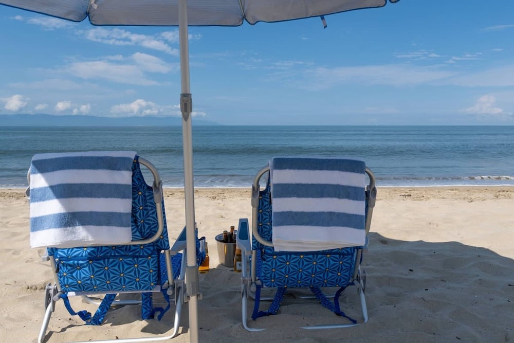 Sleeps 6 Views Beach 1 Block