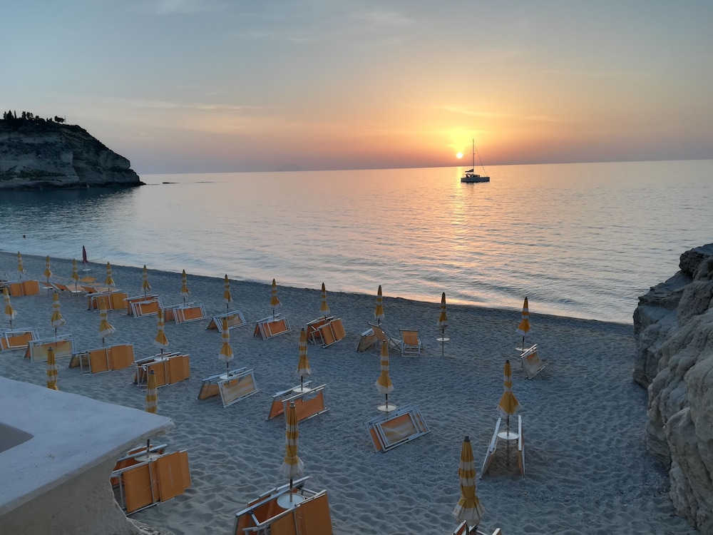 Le Roccette Mare view 5