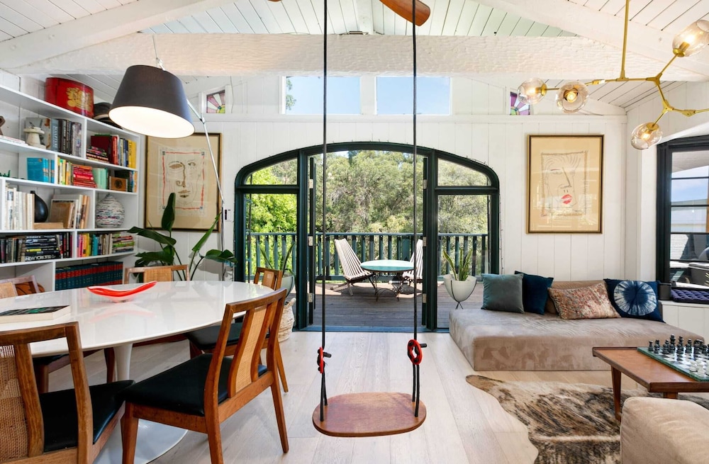 Chic LA Hideaway w/ Soaking Tub, Firepit Lounge & Tranquil Backyard
