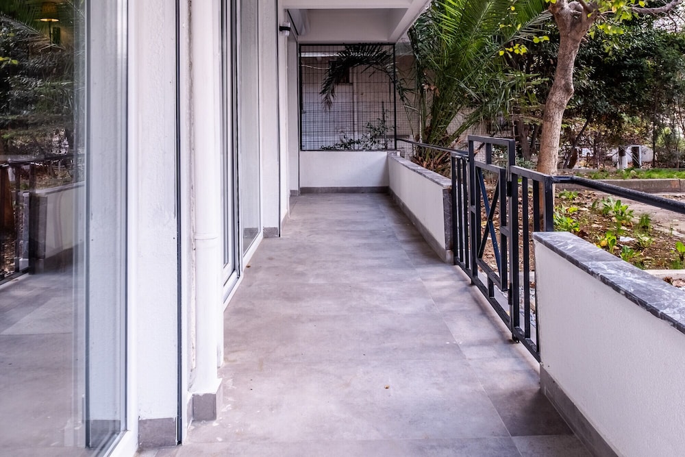 Vibrant Flat Next to Bostanci Marmaray Station
