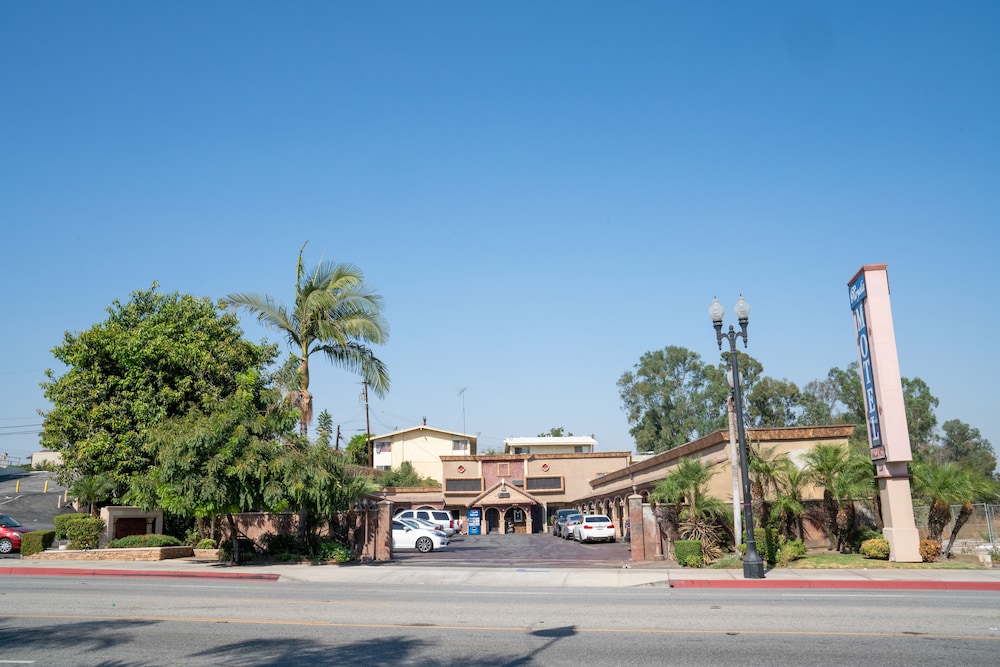 Royala Inn - Property Image 15