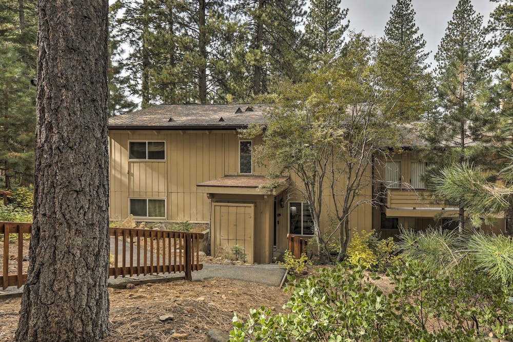 Lake Tahoe Vacations - Incline Village Condo: 1 Mi to Diamond Peak Resort - Property Image 3