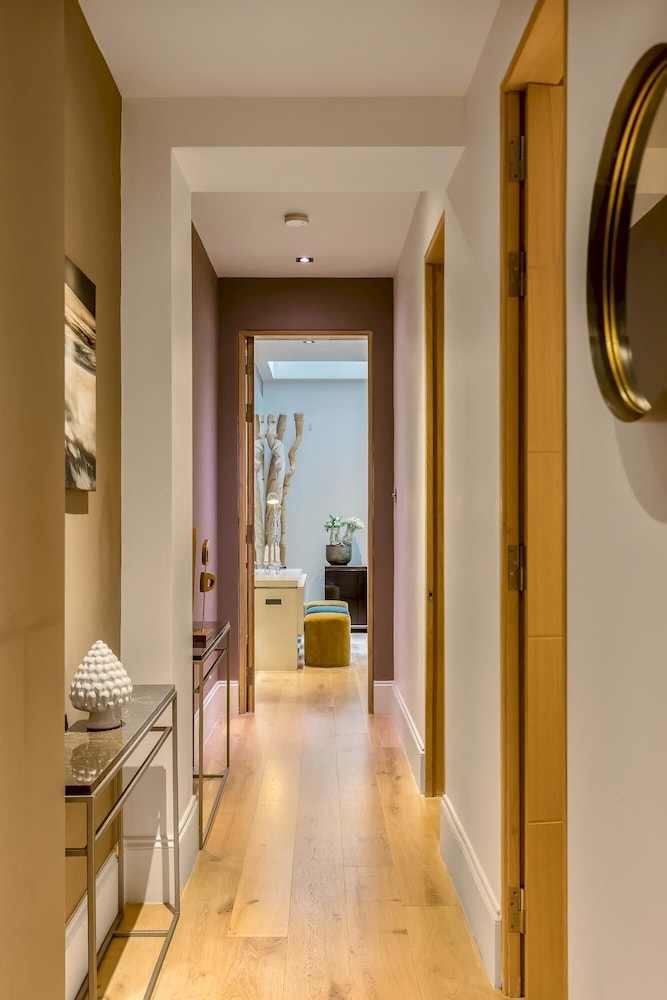 Newly Refurbished 2-bed Apartment in Knightsbridge