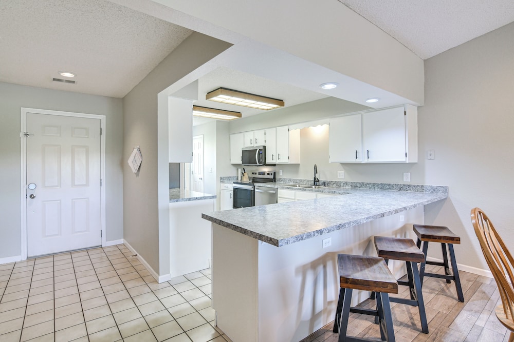 1 Mi to 76 Strip: Family Condo in Branson!