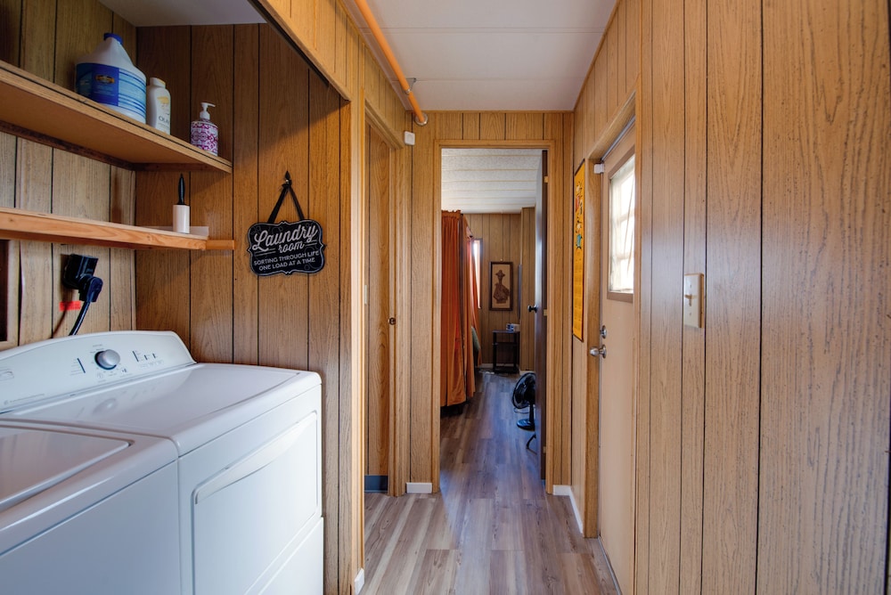 Walk to Beach! Fun Retro Retreat in Ocean Shores
