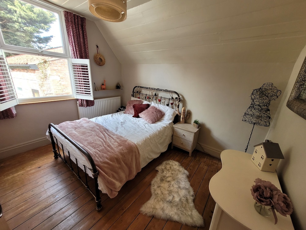 Charming 2-bed Cottage on Outskirts of Beverley view 3
