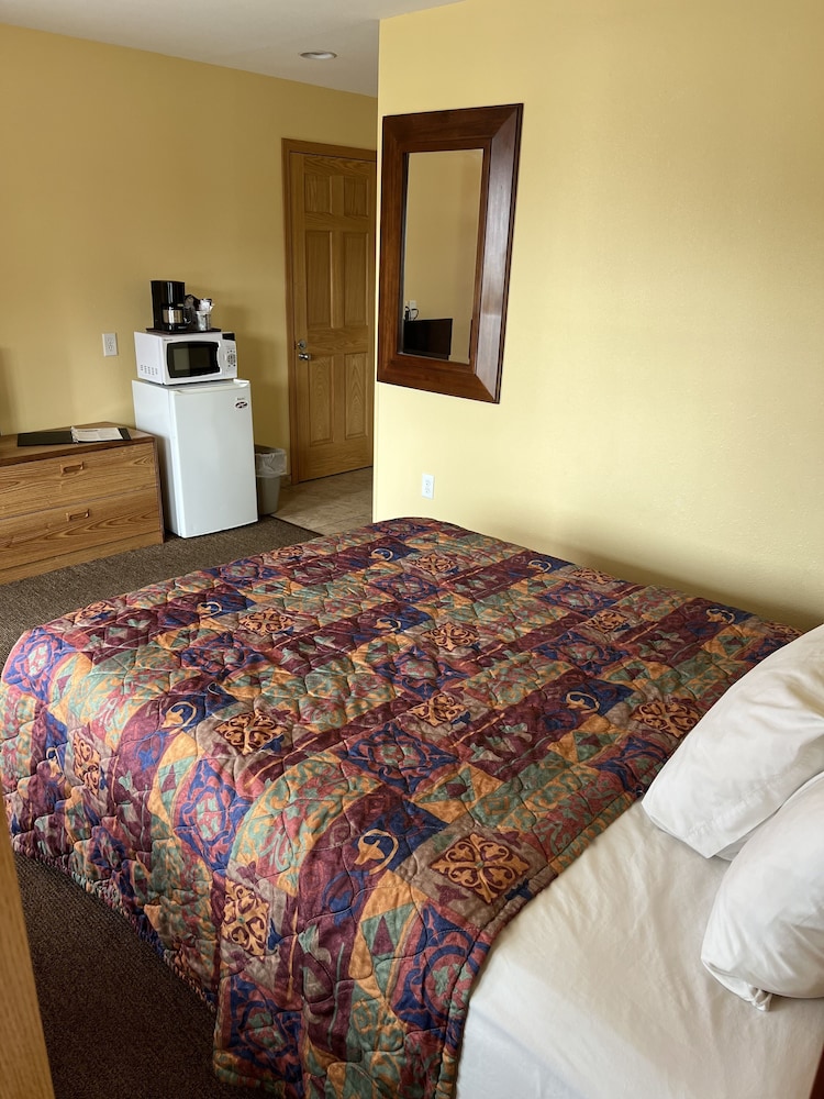 All Star Inn & Suites