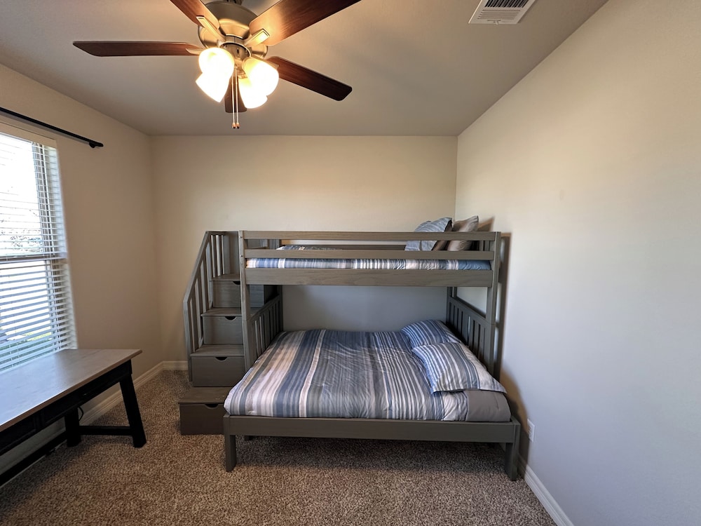 3BR Cozy Home w/ Enclosed Backyard & W/D