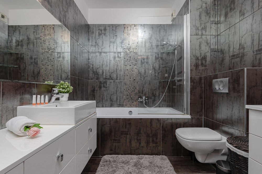 Warsaw Apartment With Parking by Renters view 4