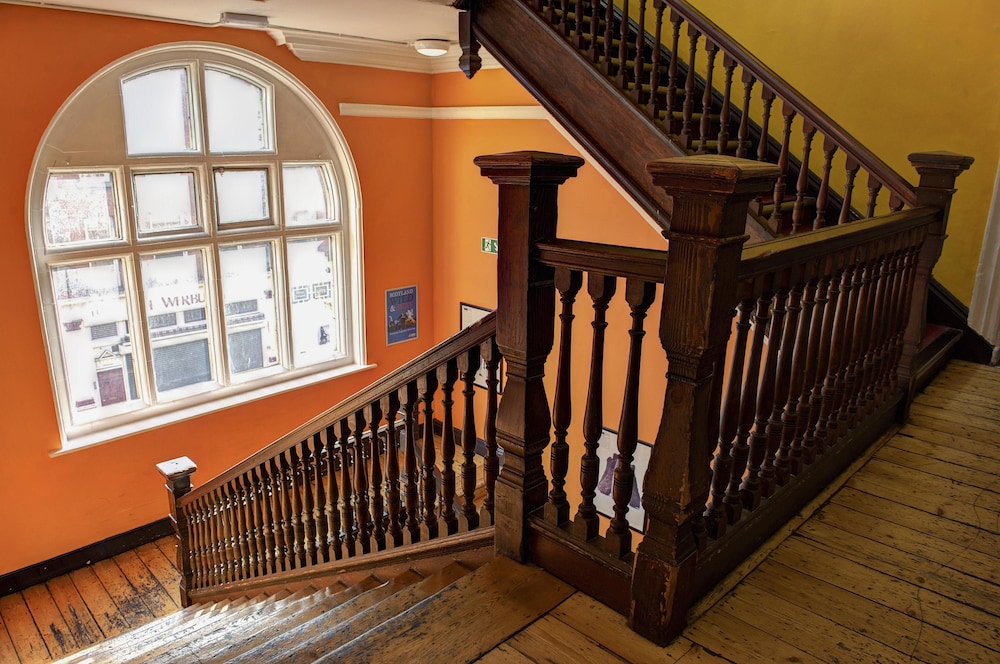 Kinlay House Hostel